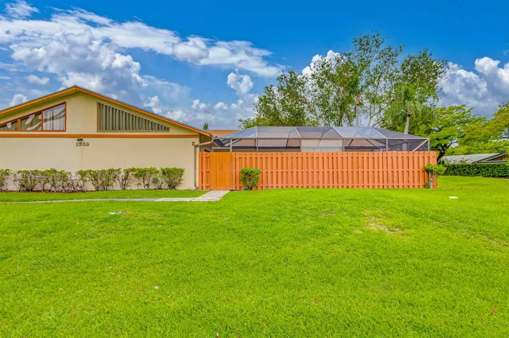 1240 SUMMIT PLACE CIRCLE #D West Palm Beach, FL 33415