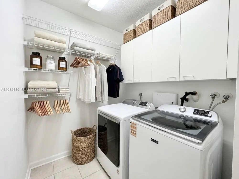 811 NW 155th Ter Pembroke Pines, FL 33028