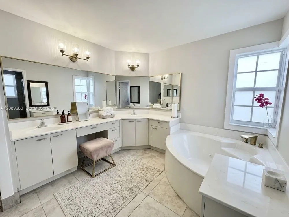 811 NW 155th Ter Pembroke Pines, FL 33028