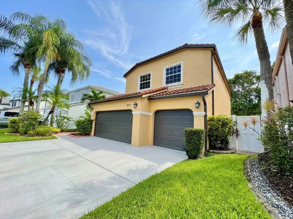 811 NW 155th Ter Pembroke Pines, FL 33028