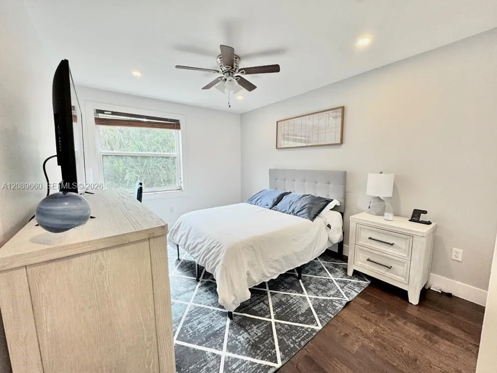 811 NW 155th Ter Pembroke Pines, FL 33028