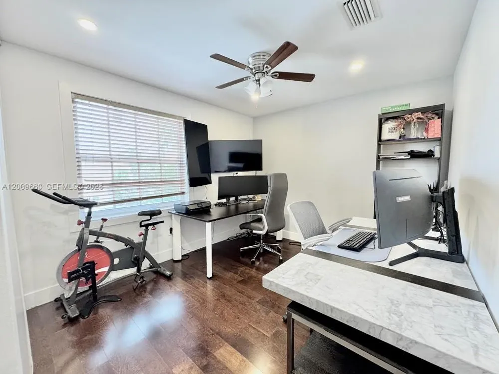 811 NW 155th Ter Pembroke Pines, FL 33028
