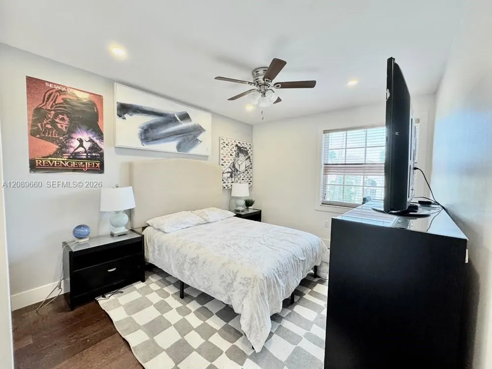 811 NW 155th Ter Pembroke Pines, FL 33028
