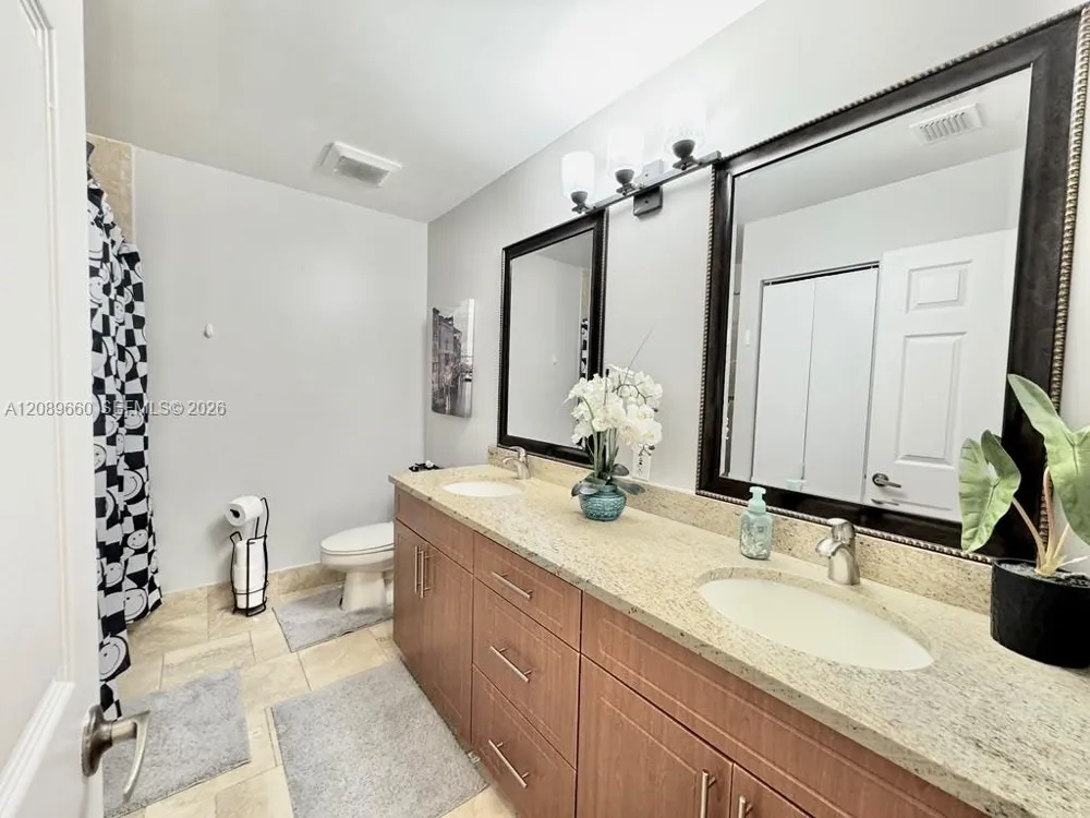 811 NW 155th Ter Pembroke Pines, FL 33028