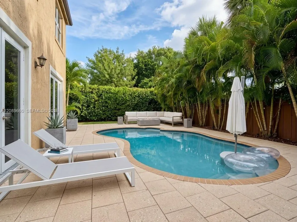 811 NW 155th Ter Pembroke Pines, FL 33028
