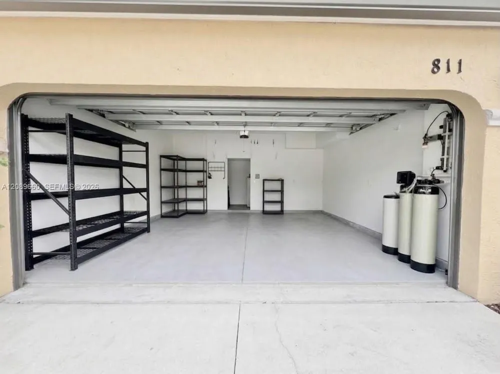 811 NW 155th Ter Pembroke Pines, FL 33028