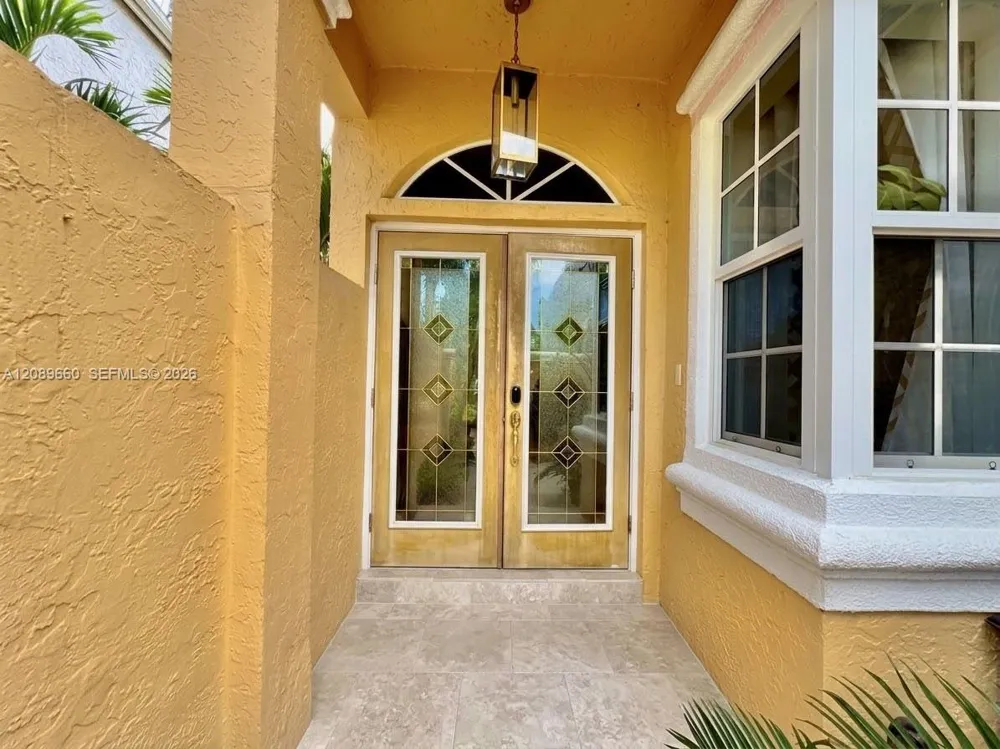 811 NW 155th Ter Pembroke Pines, FL 33028