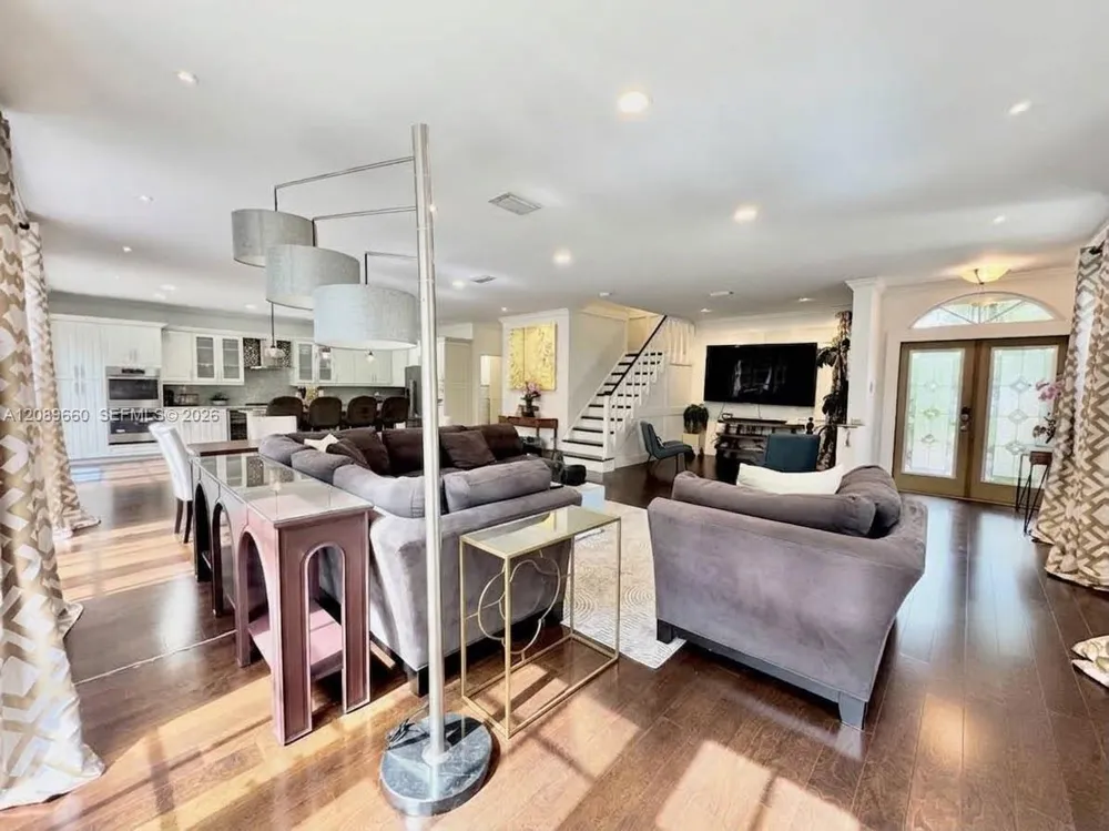 811 NW 155th Ter Pembroke Pines, FL 33028