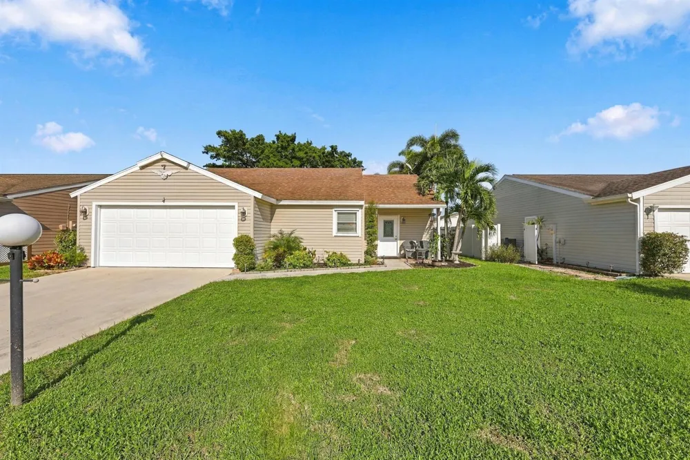 5215 W Canal Circle Lake Worth, FL 33467