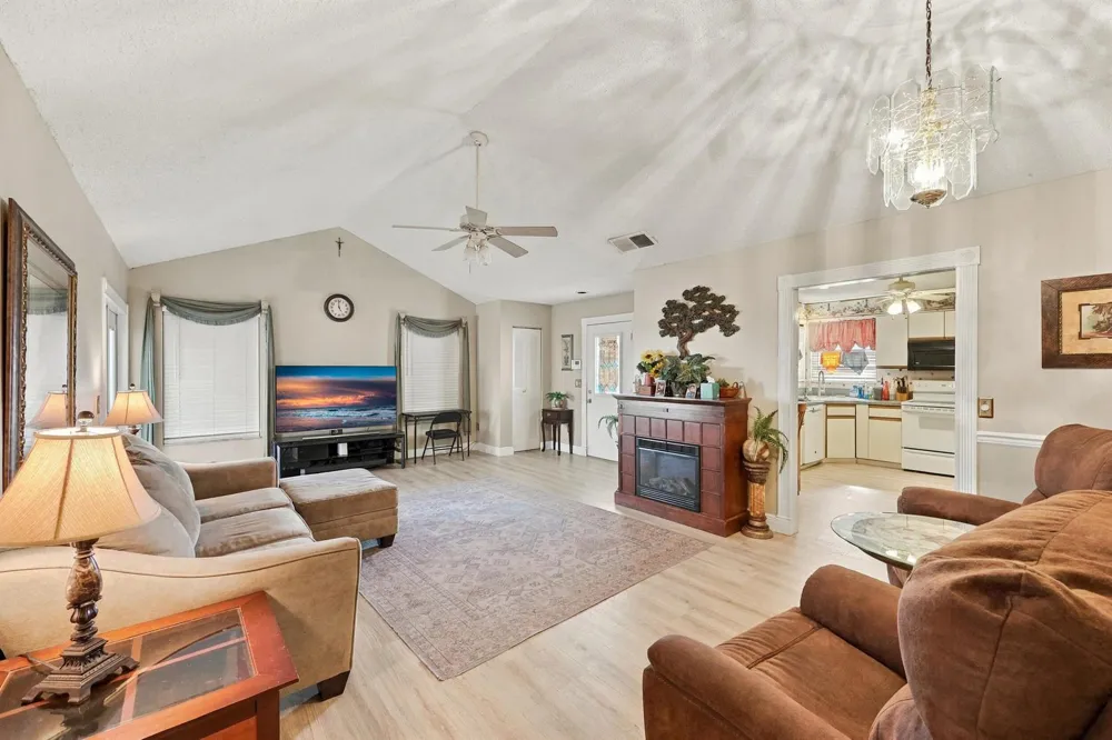5215 W Canal Circle Lake Worth, FL 33467