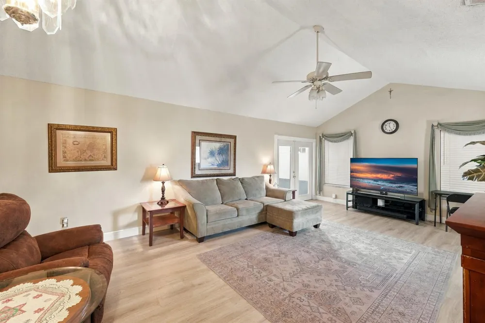 5215 W Canal Circle Lake Worth, FL 33467