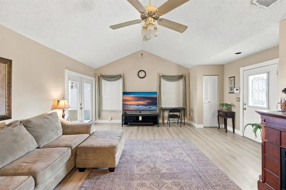 5215 W Canal Circle Lake Worth, FL 33467
