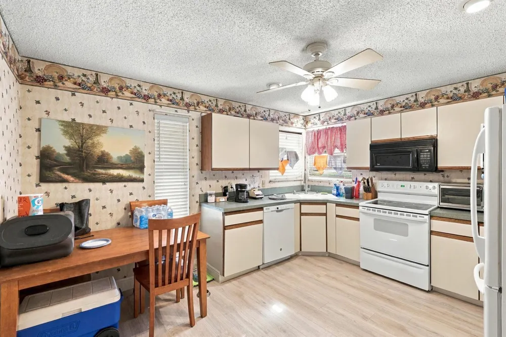 5215 W Canal Circle Lake Worth, FL 33467