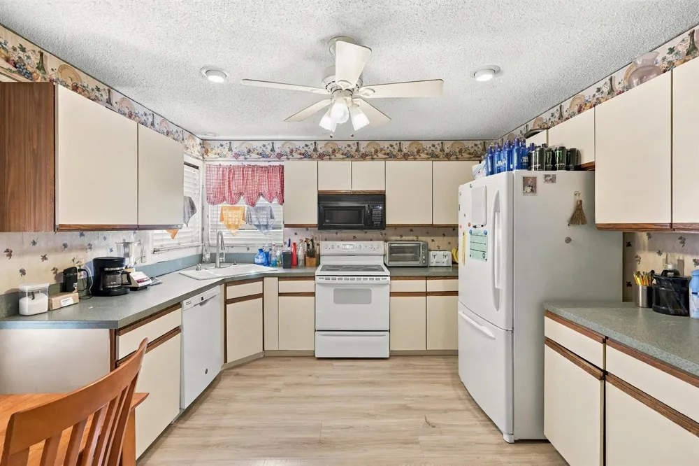5215 W Canal Circle Lake Worth, FL 33467