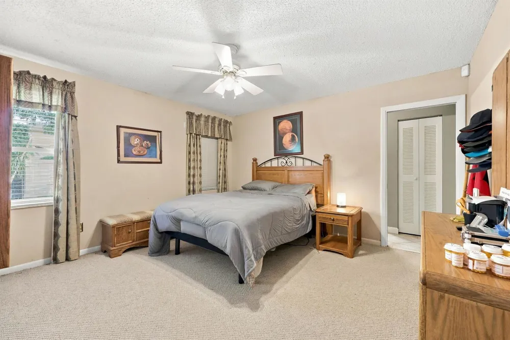 5215 W Canal Circle Lake Worth, FL 33467