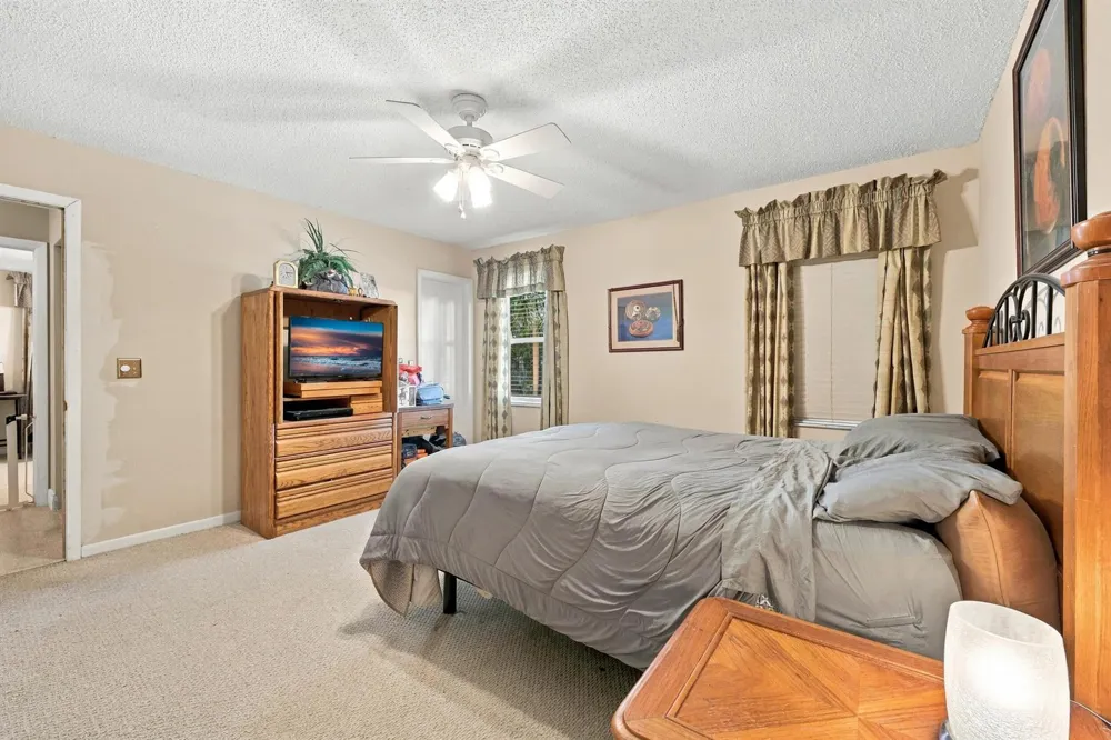 5215 W Canal Circle Lake Worth, FL 33467