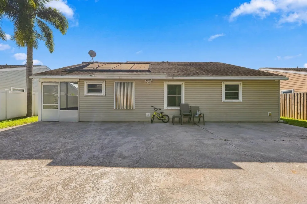 5215 W Canal Circle Lake Worth, FL 33467