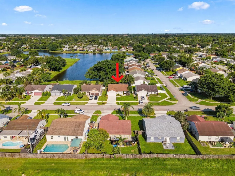 5215 W Canal Circle Lake Worth, FL 33467
