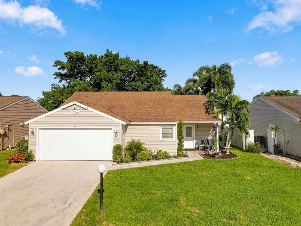 5215 W Canal Circle Lake Worth, FL 33467