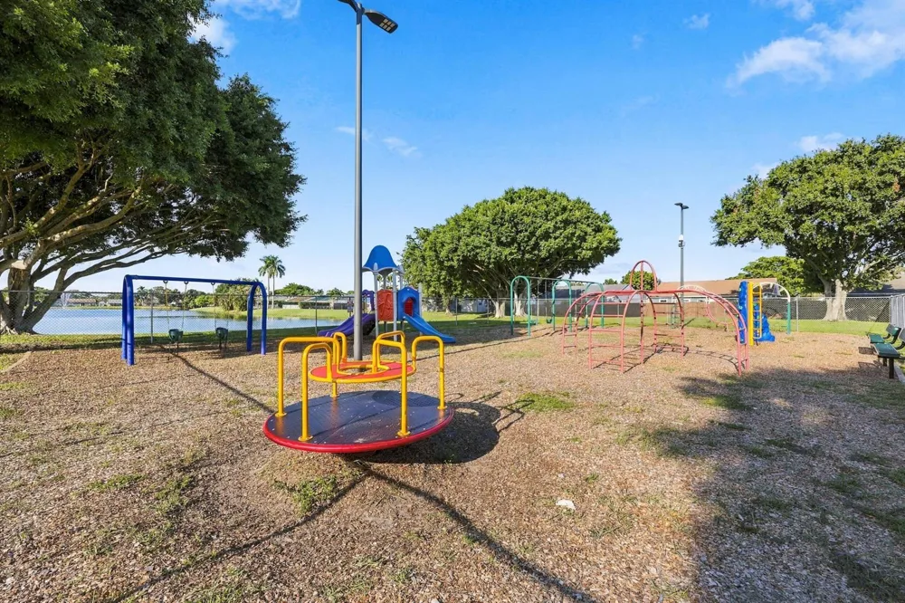 5215 W Canal Circle Lake Worth, FL 33467