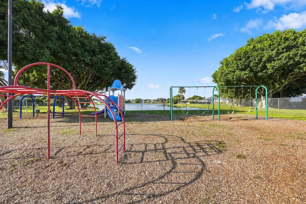 5215 W Canal Circle Lake Worth, FL 33467