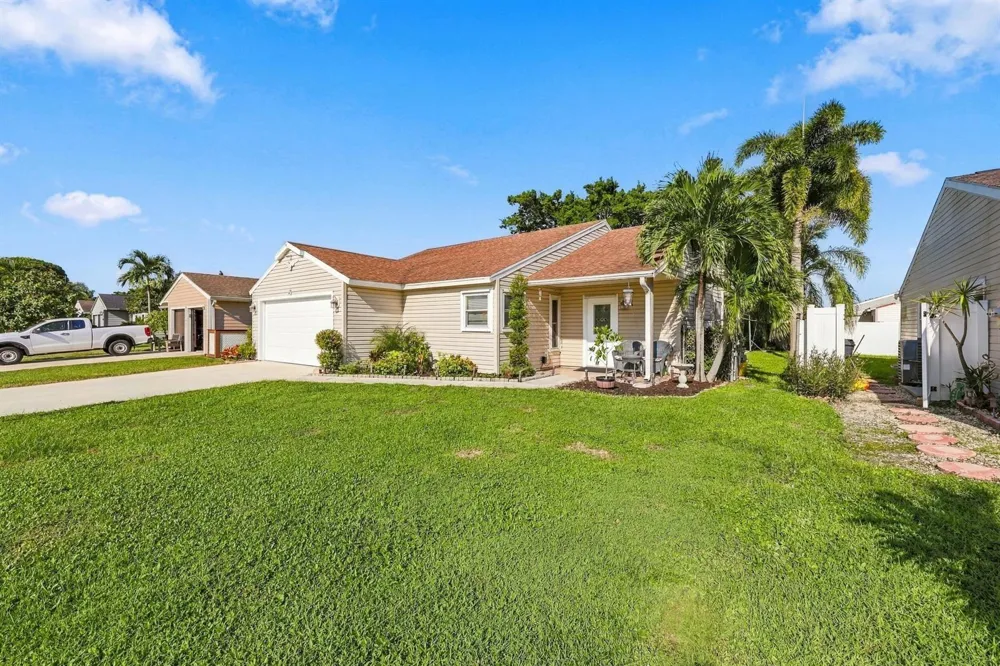 5215 W Canal Circle Lake Worth, FL 33467