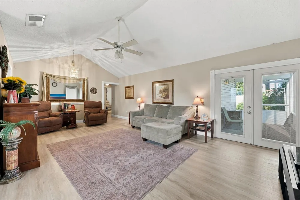 5215 W Canal Circle Lake Worth, FL 33467