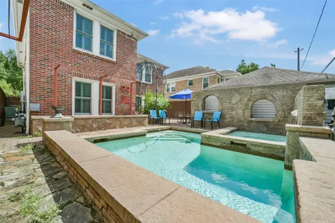 1919 W Mckinney Street