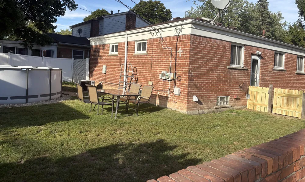 4020 Gertrude Street Dearborn Heights, MI 48125