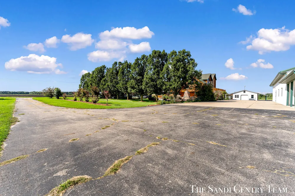 4182 Ensley Road Ravenna, MI 49451