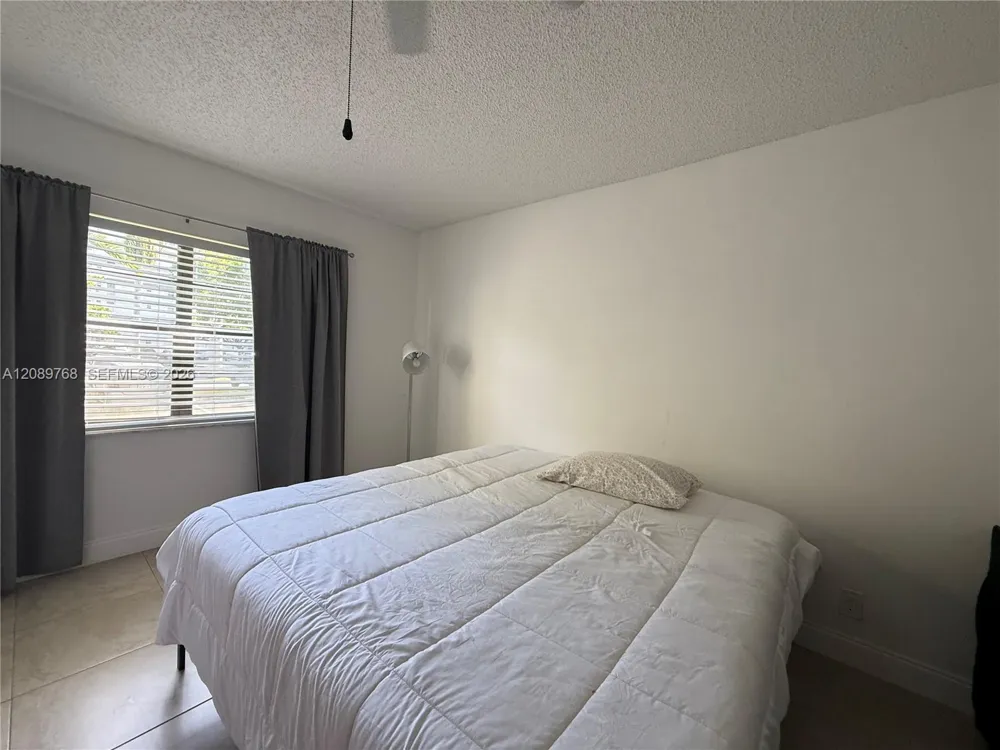 1301 1301 ne 7 st #101 Hallandale Beach, FL 33009