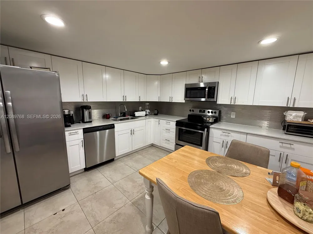 1301 1301 ne 7 st #101 Hallandale Beach, FL 33009