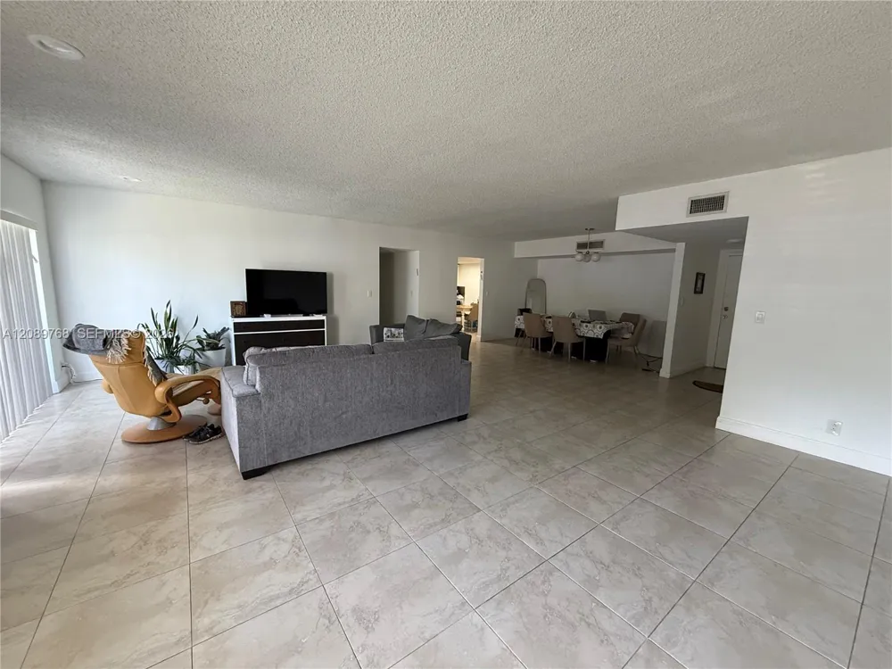 1301 1301 ne 7 st #101 Hallandale Beach, FL 33009