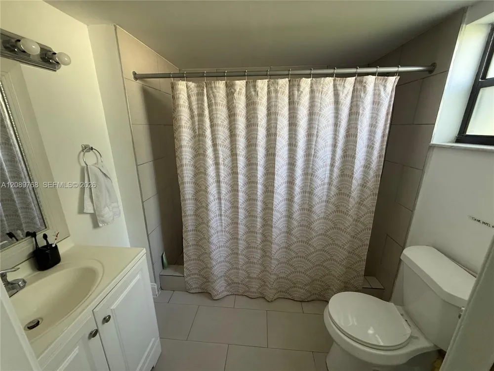 1301 1301 ne 7 st #101 Hallandale Beach, FL 33009