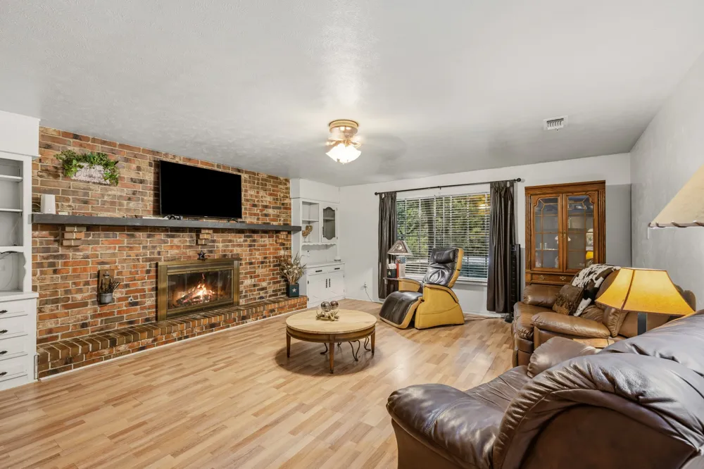 5607 Mona Lane Dallas, TX 75236