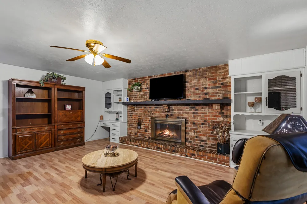 5607 Mona Lane Dallas, TX 75236