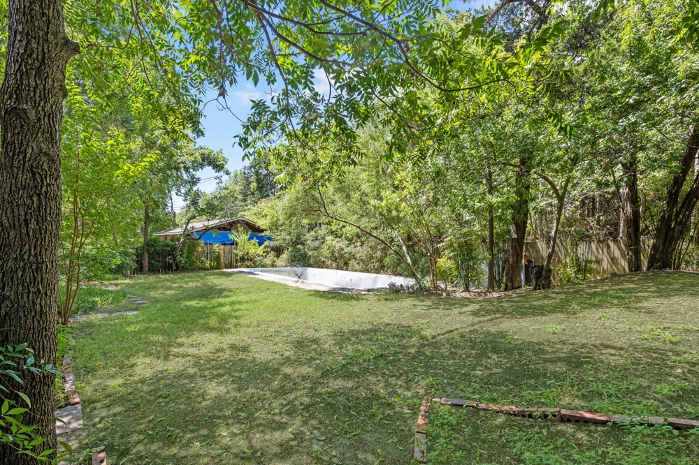 5607 Mona Lane Dallas, TX 75236