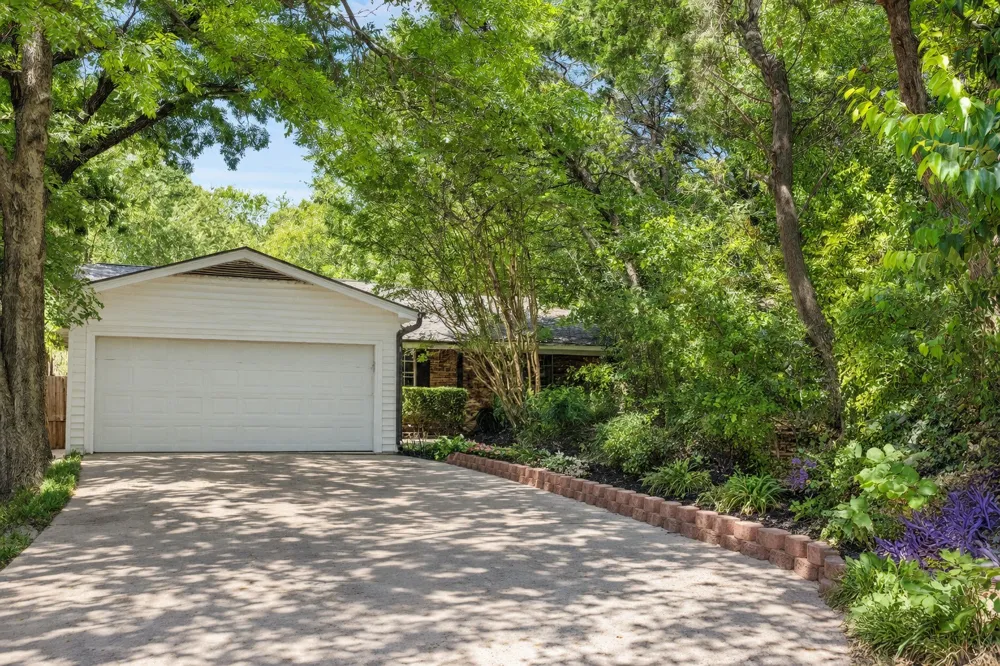 5607 Mona Lane Dallas, TX 75236