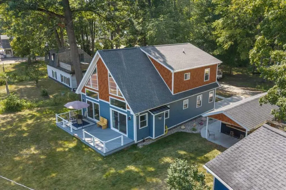 7603 S Croton Hardy Drive Newaygo, MI 49337
