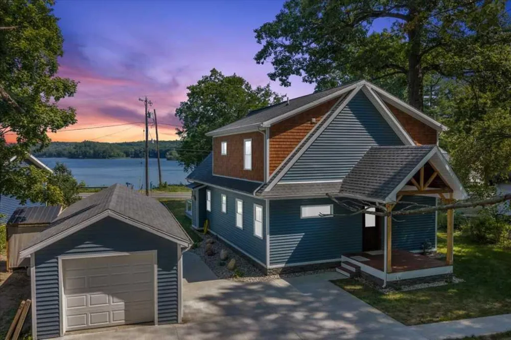 7603 S Croton Hardy Drive Newaygo, MI 49337