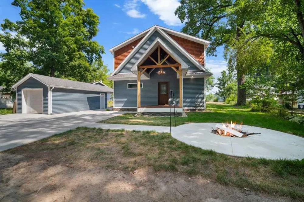 7603 S Croton Hardy Drive Newaygo, MI 49337