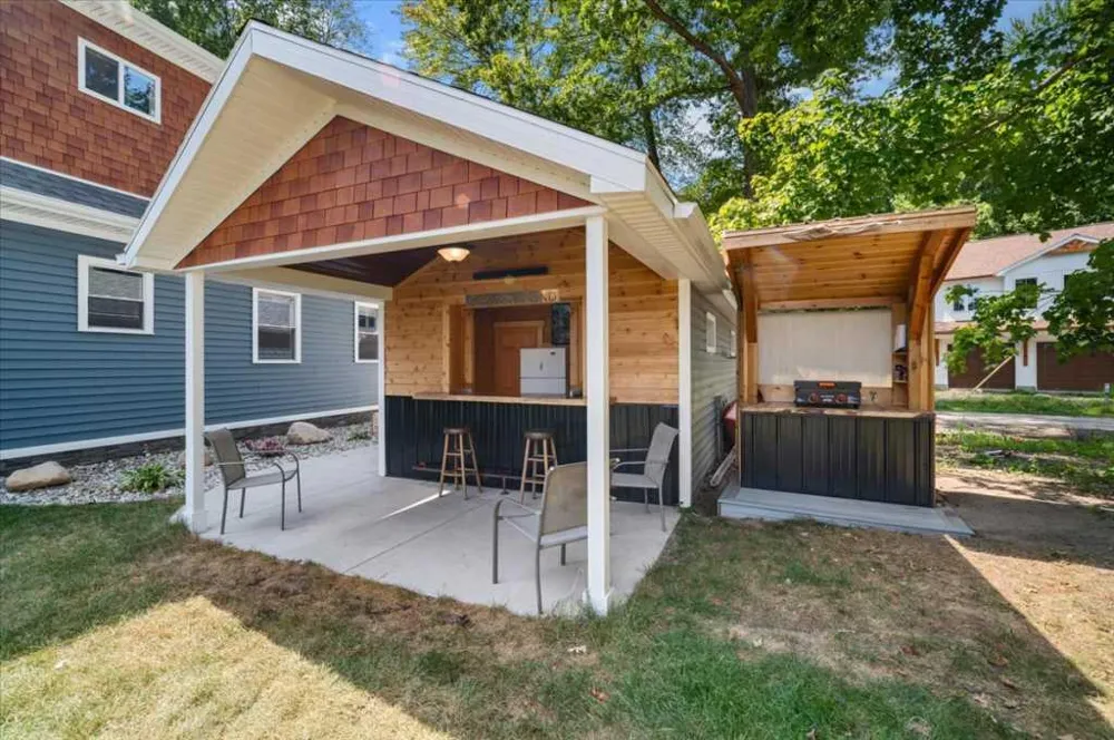7603 S Croton Hardy Drive Newaygo, MI 49337