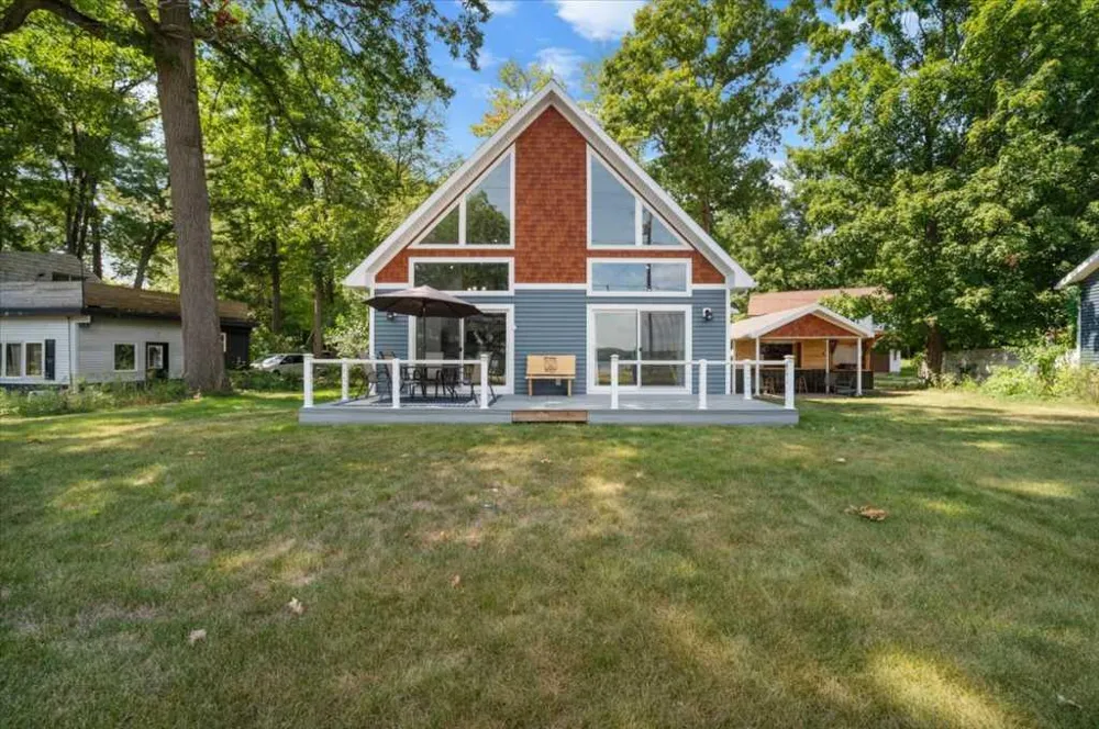 7603 S Croton Hardy Drive Newaygo, MI 49337