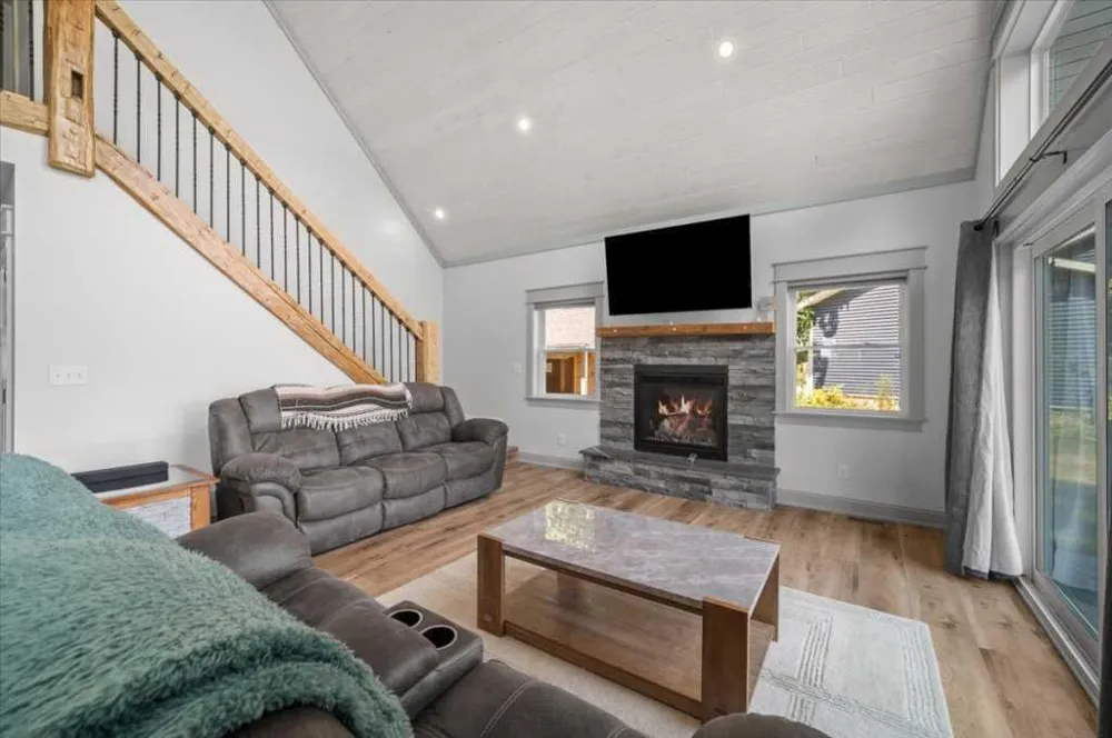 7603 S Croton Hardy Drive Newaygo, MI 49337