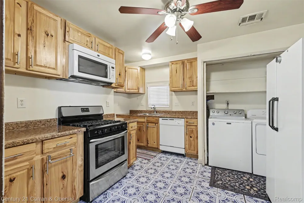 19145 Wall Street Melvindale City, MI 48122