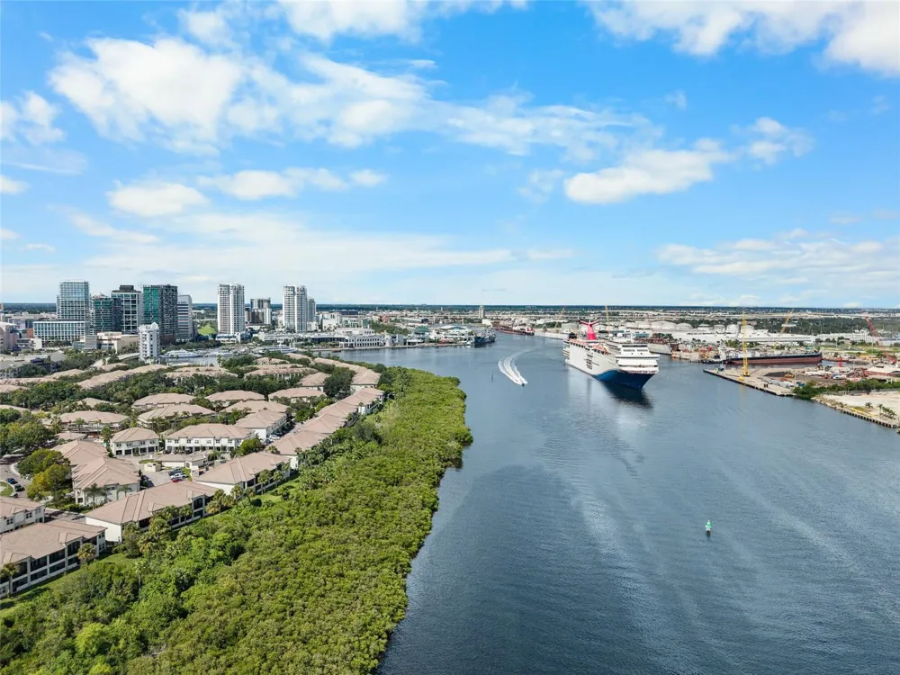 1109 NORMANDY TRACE ROAD #1109 Tampa, FL 33602