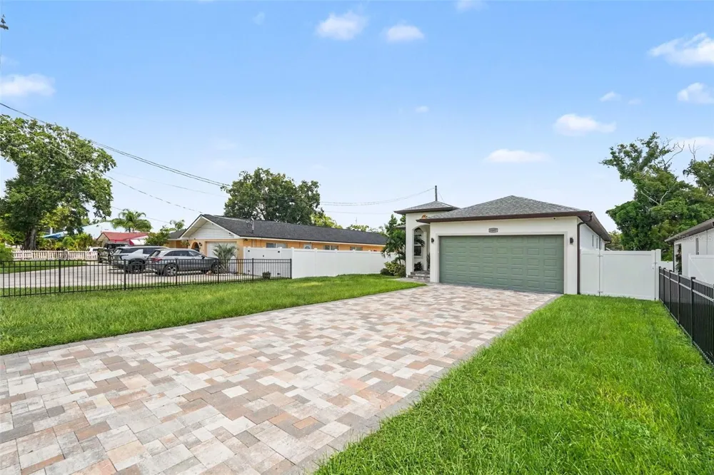 8307 GOMEZ AVENUE Tampa, FL 33614