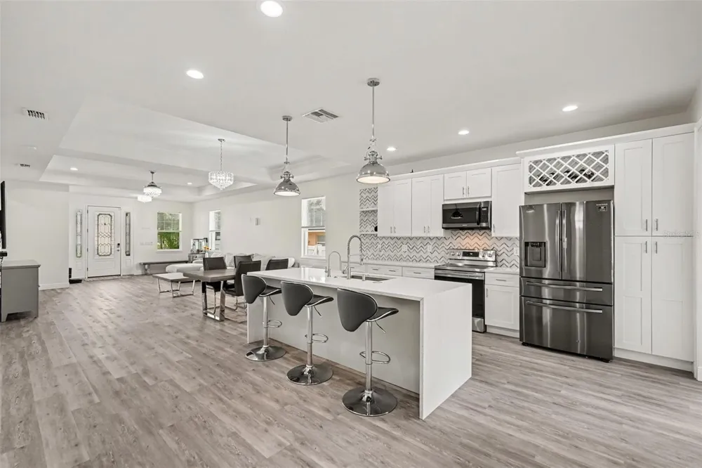 8307 GOMEZ AVENUE Tampa, FL 33614