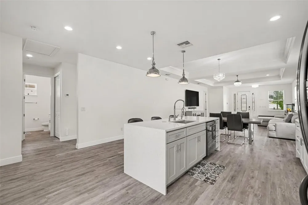 8307 GOMEZ AVENUE Tampa, FL 33614