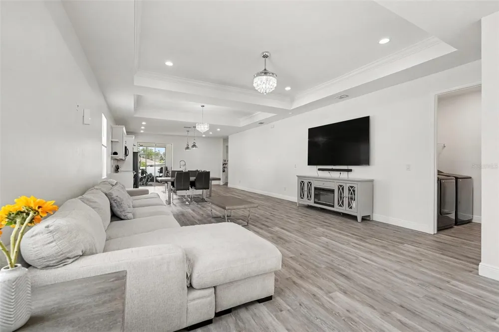 8307 GOMEZ AVENUE Tampa, FL 33614